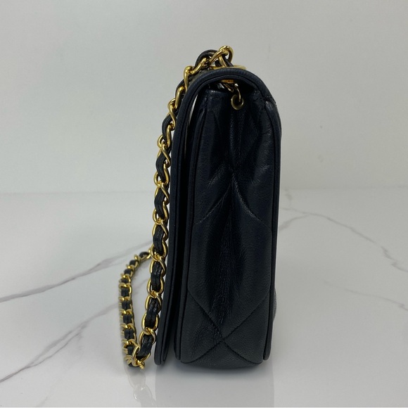 Chanel Vintage Diamond Quilt CC Flap Bag - Picture 4 of 6